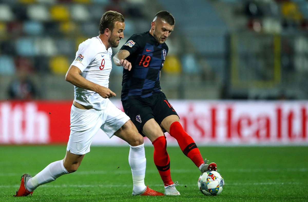 Am Sonntag kommt es zum Topspiel zwischen Kroatien mit Ante Rebic (rechts) und England mit Harry Kane.