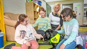 Kernzeit mit Hund: Ein vierbeiniger Freund für Grundschüler in Aichwald