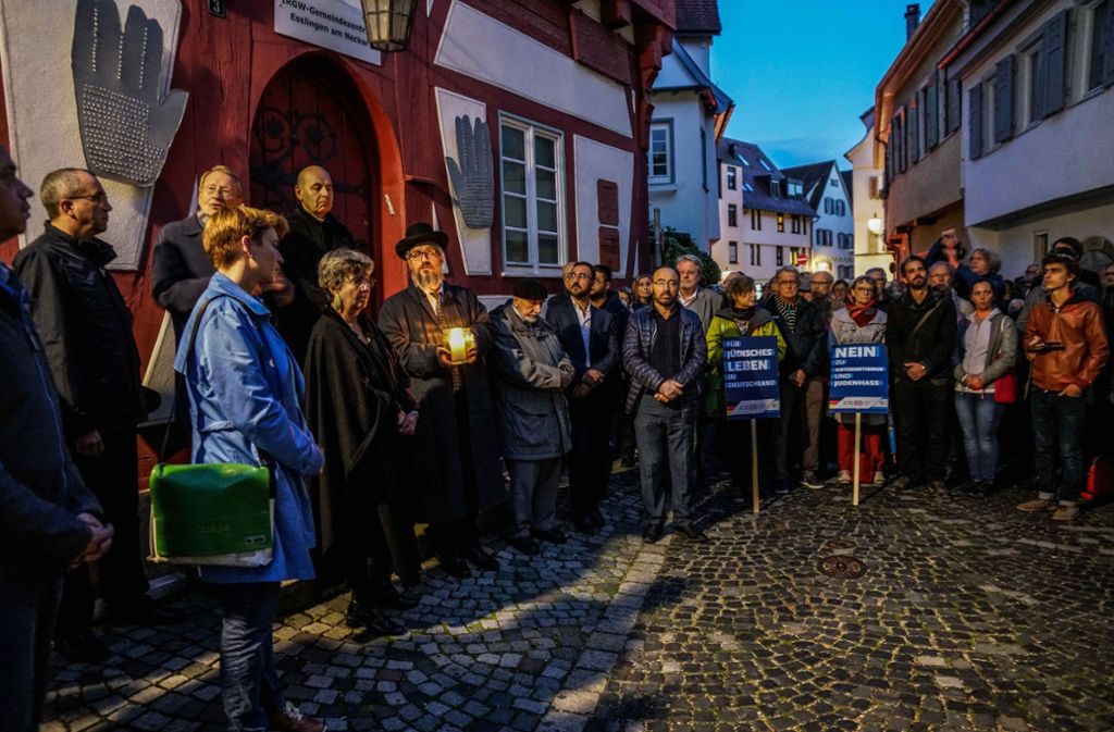Nach dem Anschlag in Halle: Mahnwache in Esslingen: „Wir werden unser Judentum nicht verstecken“
