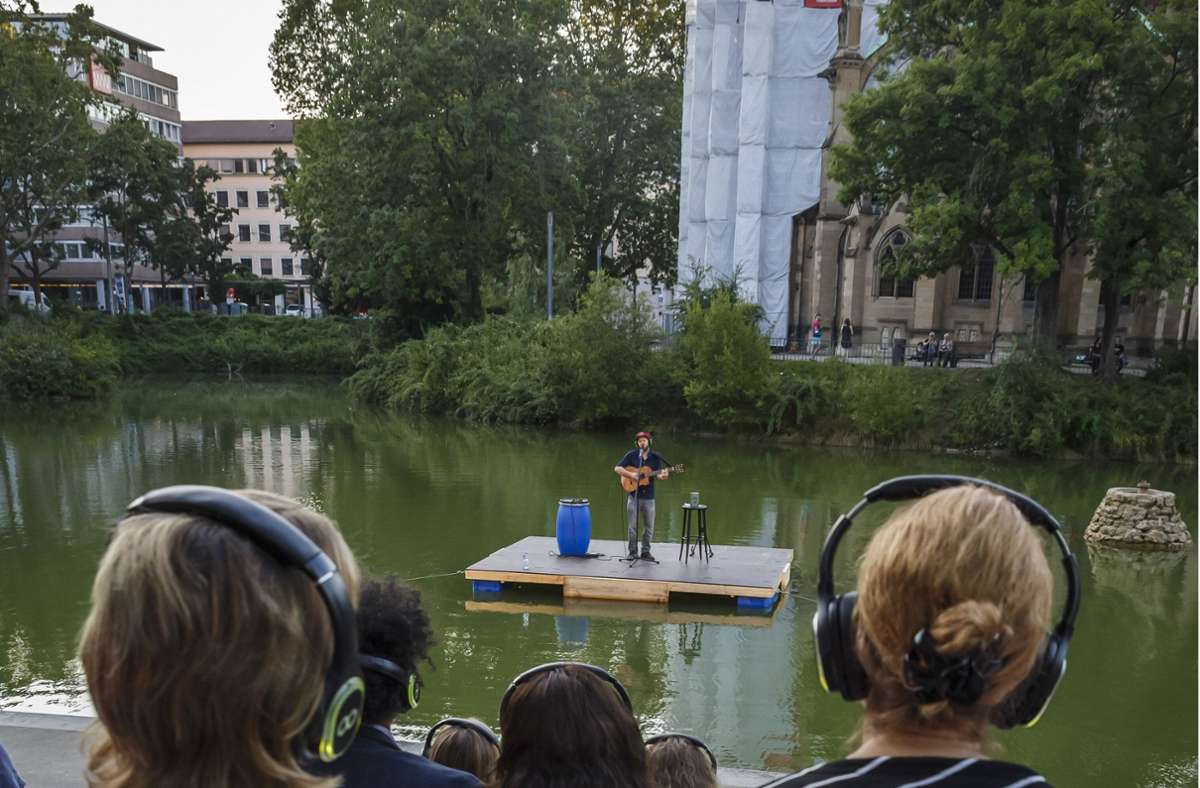 Rosenau bespielt den Feuersee: Traumstart für die neue Seebühne im Stuttgarter Westen
