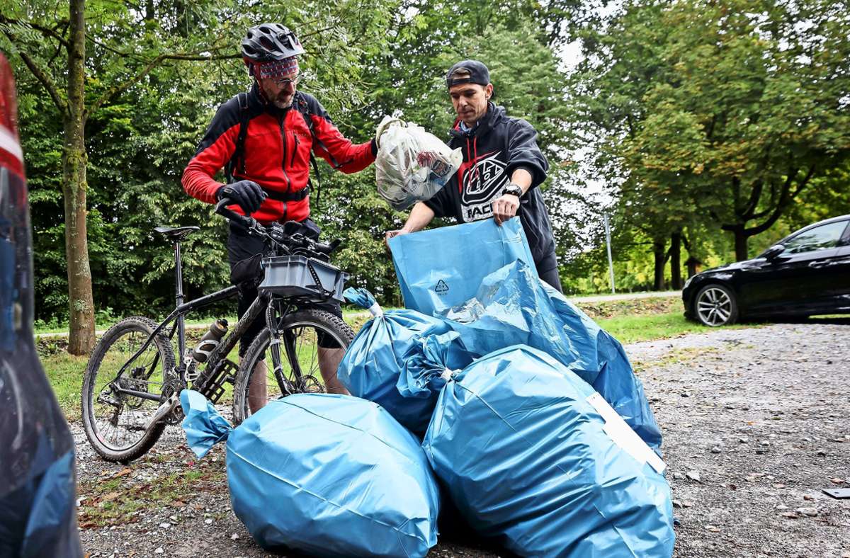 Aktion gegen Müll im Wald: Mountainbiker sammeln Abfall