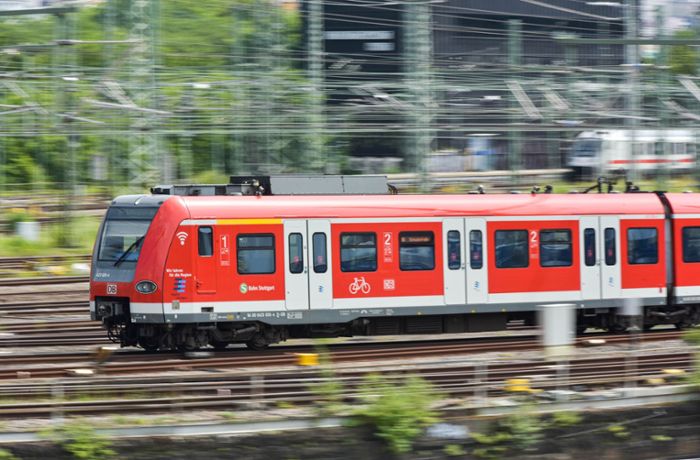 Bauarbeiten rund um Stuttgart: 80 Busse für Tausende Fahrgäste - Politiker kritisieren Sperrungen