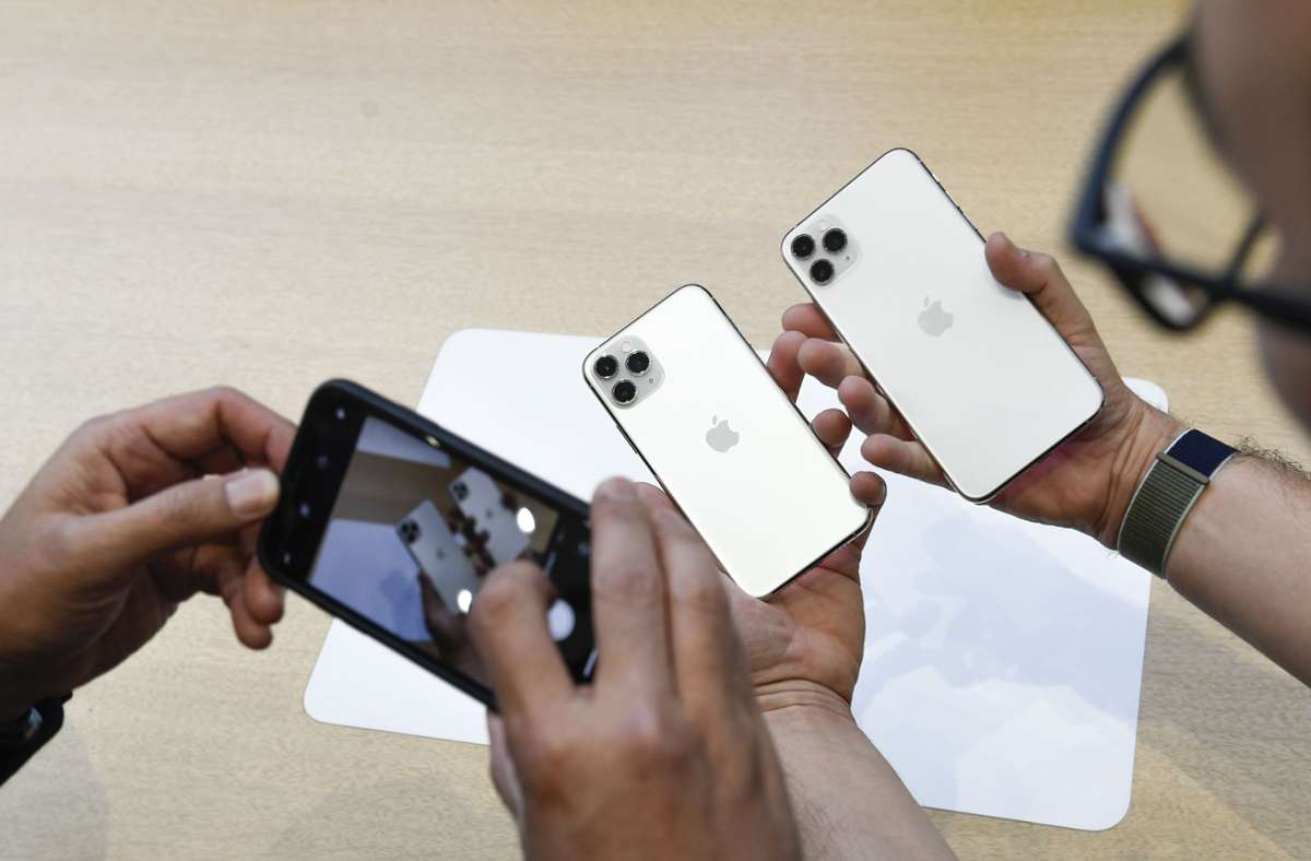 Gerade hochwertige Handys in gutem Zustand – etwa iPhones – lassen sich gut an Plattformen verkaufen. Foto: dpa