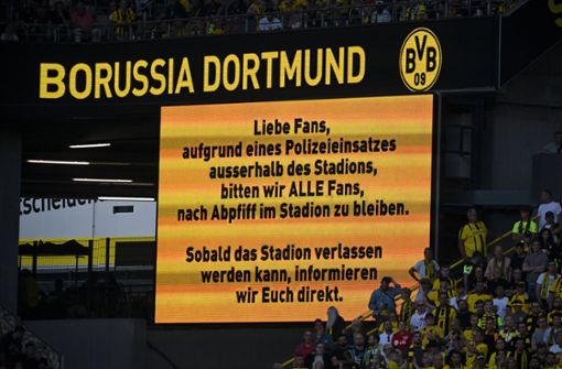 Die Fans mussten sich gedulden. Foto: dpa/Bernd Thissen