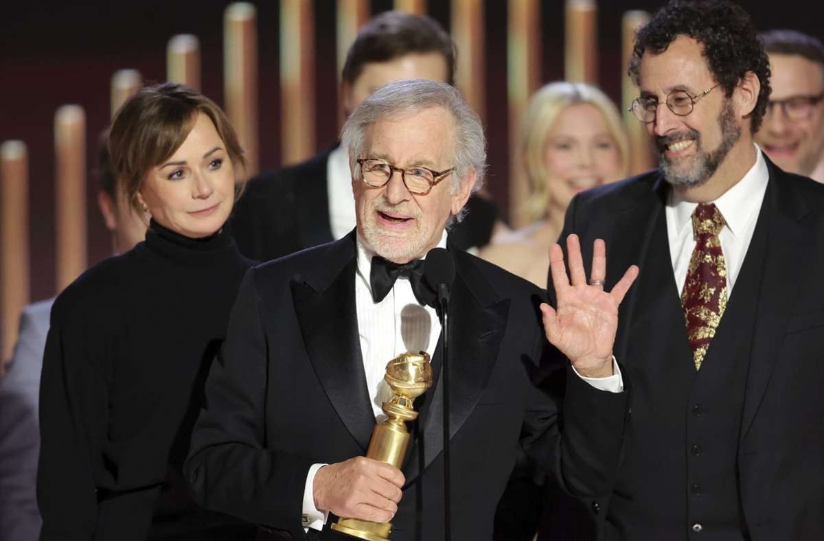 Der große Gewinner der Verleihung:  Steven Spielberg.  „The Fabelmans“ hat den Golden Globe als bestes Filmdrama gewonnen.  Der 76-jährige Spielberg holte mit seinem autobiografischen Film über seine Kindheit und Jugend auch den Regie-Globe.