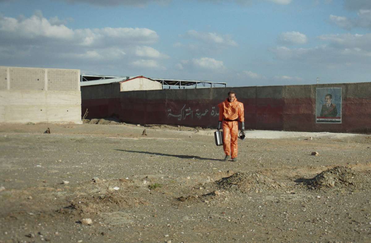 Wolf (Sebastian Blomberg) sucht zunächst im Irak nach Bio-Waffen