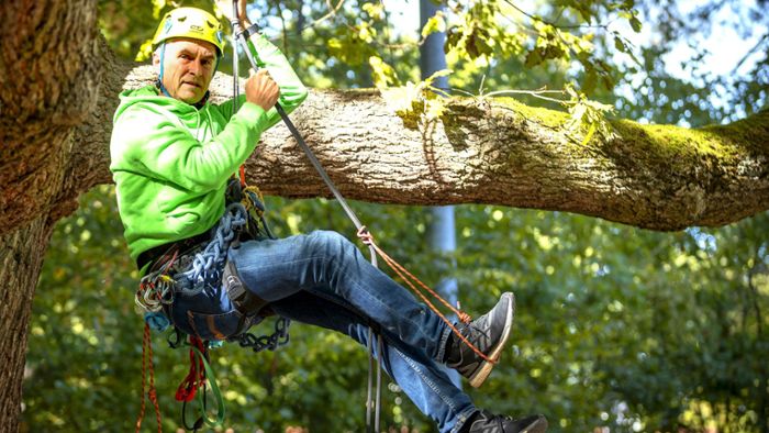 Ein Stuttgarter Aktivist, der lieber klettert, als sich festzukleben