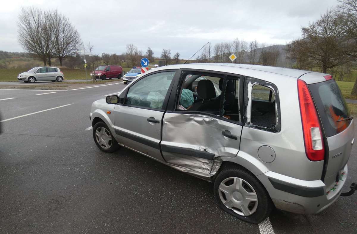 Das Auto der 61-jährigen Unfallverursacherin drehte sich bei dem Crash quer.