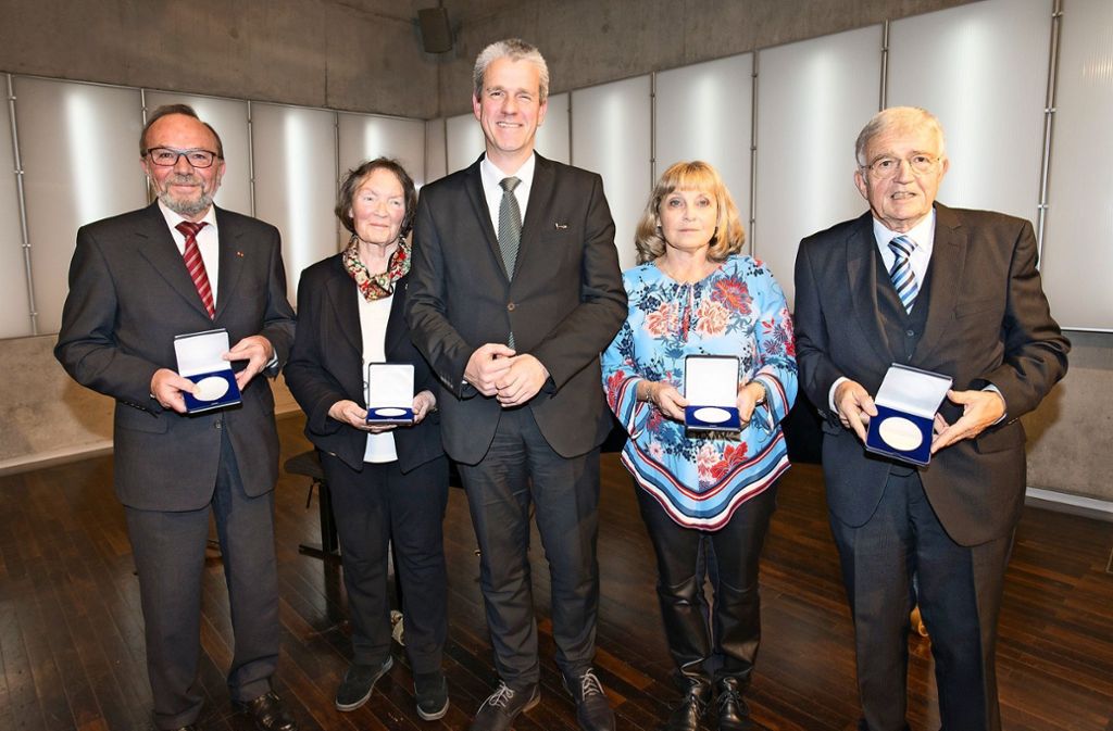 Vier langjährige ehemalige Stadträte mit der Bürgermedaille ausgezeichnet: Bürgermedaille für vier verdiente Stadträte