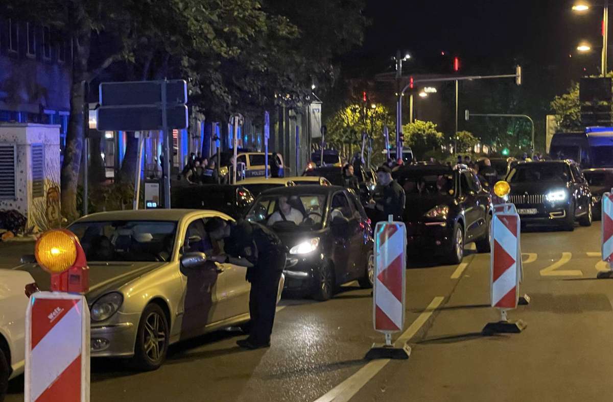 Die Polizei im Einsatz auf der Theodor-Heuss-Straße