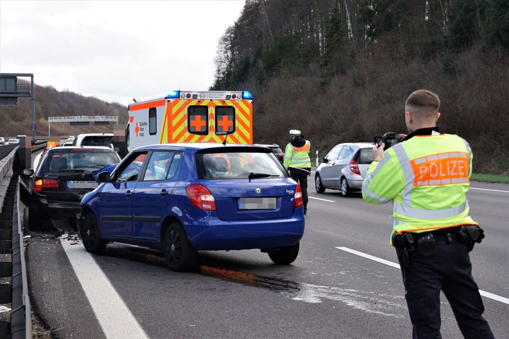 14.500 Euro Schaden: Leonberg: Vier Verletzte bei Auffahrunfall auf A8