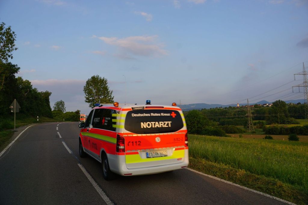 12.5.2018 Am Freitagabend ist ein Motorrad-Fahrer auf der K1265 zwischen Jesingen und Ohmden gestürzt und schwer verletzt ins Krankenhaus eingeliefert worden.
