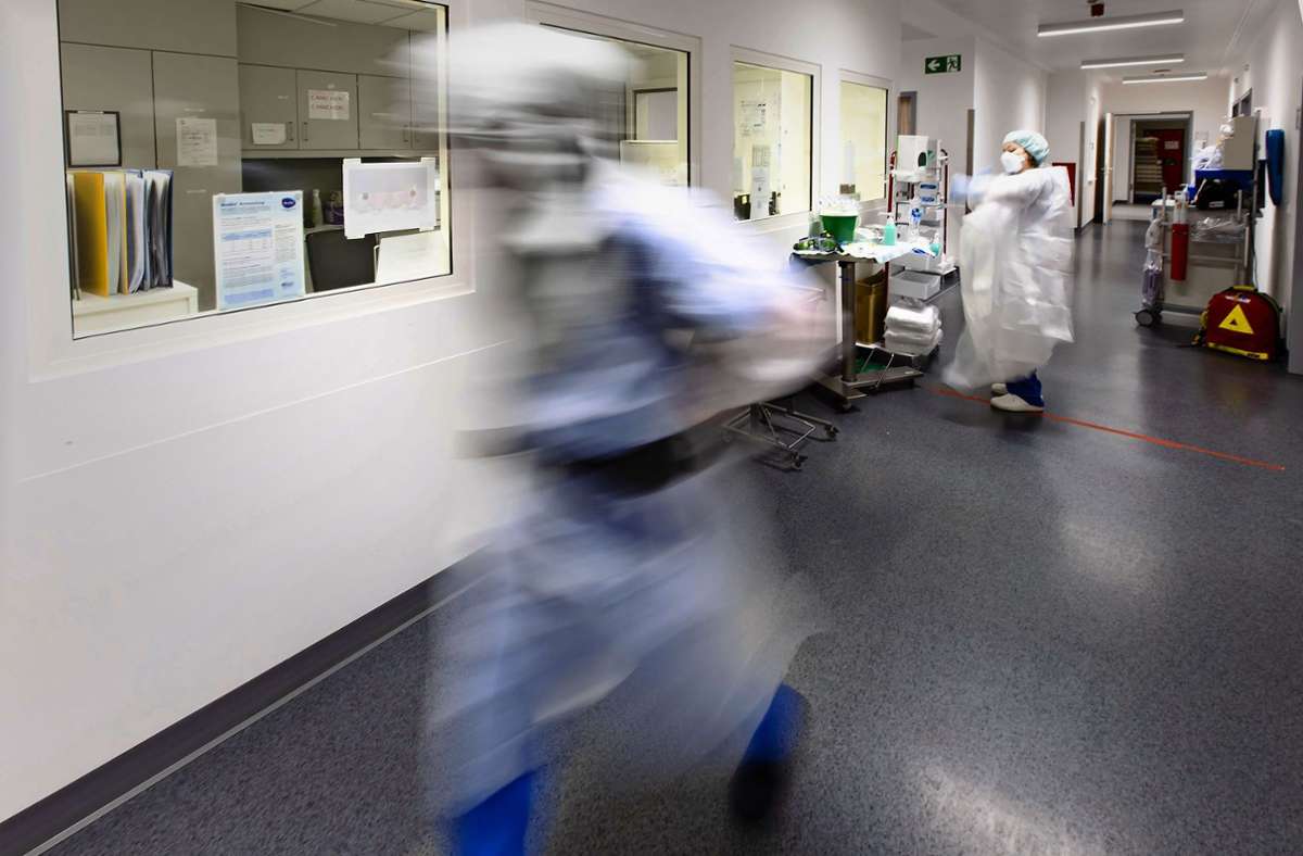 Krankenhäuser in Stuttgart: Kliniken suchen Personal –  OP-Absagen drohen