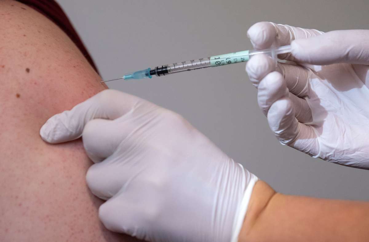 Sorge vor Corona-Varianten: Angepasste Impfstoffe rascher zulassen?