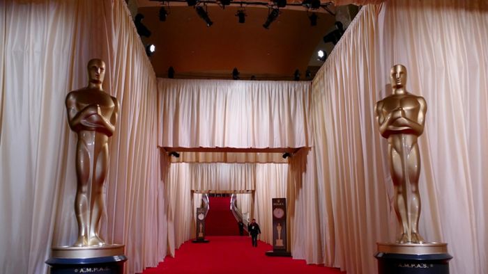 Warmlaufen für die Oscar-Nacht - Roter Teppich liegt bereit