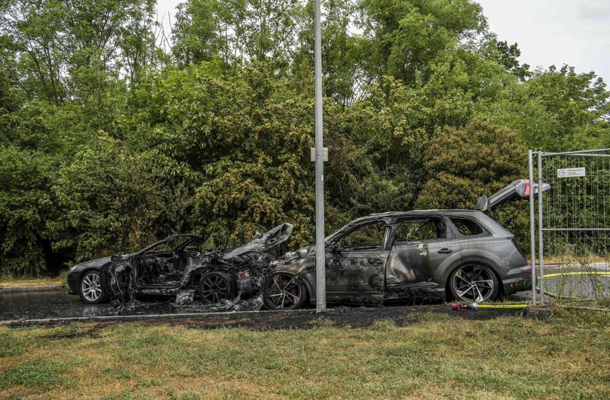 Schlimmer Unfall in Leonberg: Audi-Fahrer verliert Kontrolle und prallt auf Mercedes