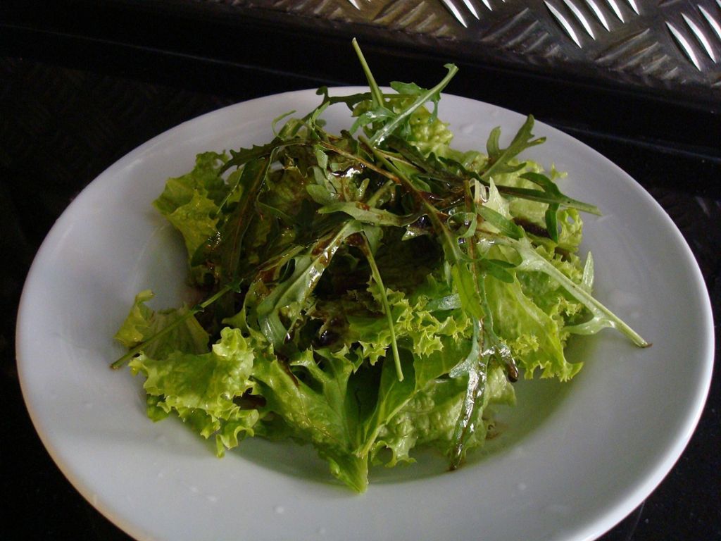 Allergiker sollten Edeka deli Caesar Snack Salat nicht essen: Hersteller ruft Salatmischung zurück