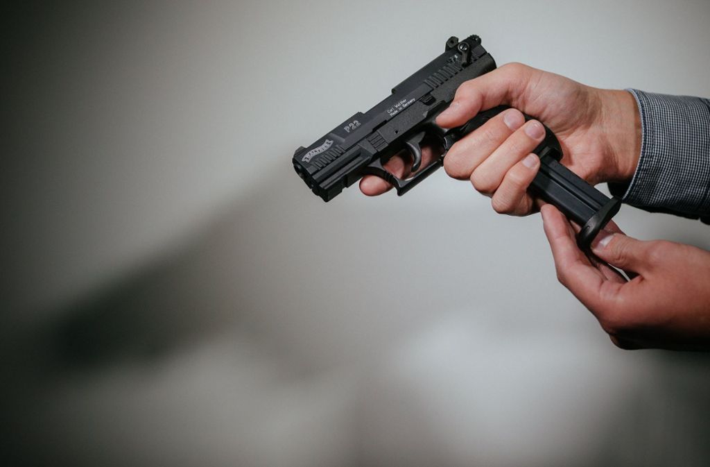 Freiburg: Mann droht Jugendlichen mit Schusswaffe