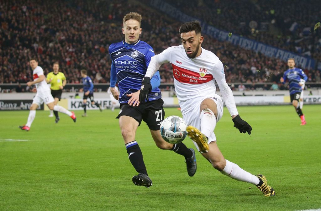 Nicolás González (rechts) vom VfB Stuttgart ist unser „Spieler des Spiels“ gegen Arminia Bielefeld.