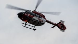 Tretrollerfahrerin verletzt sich schwer – Hubschrauber fliegt sie in Klinik