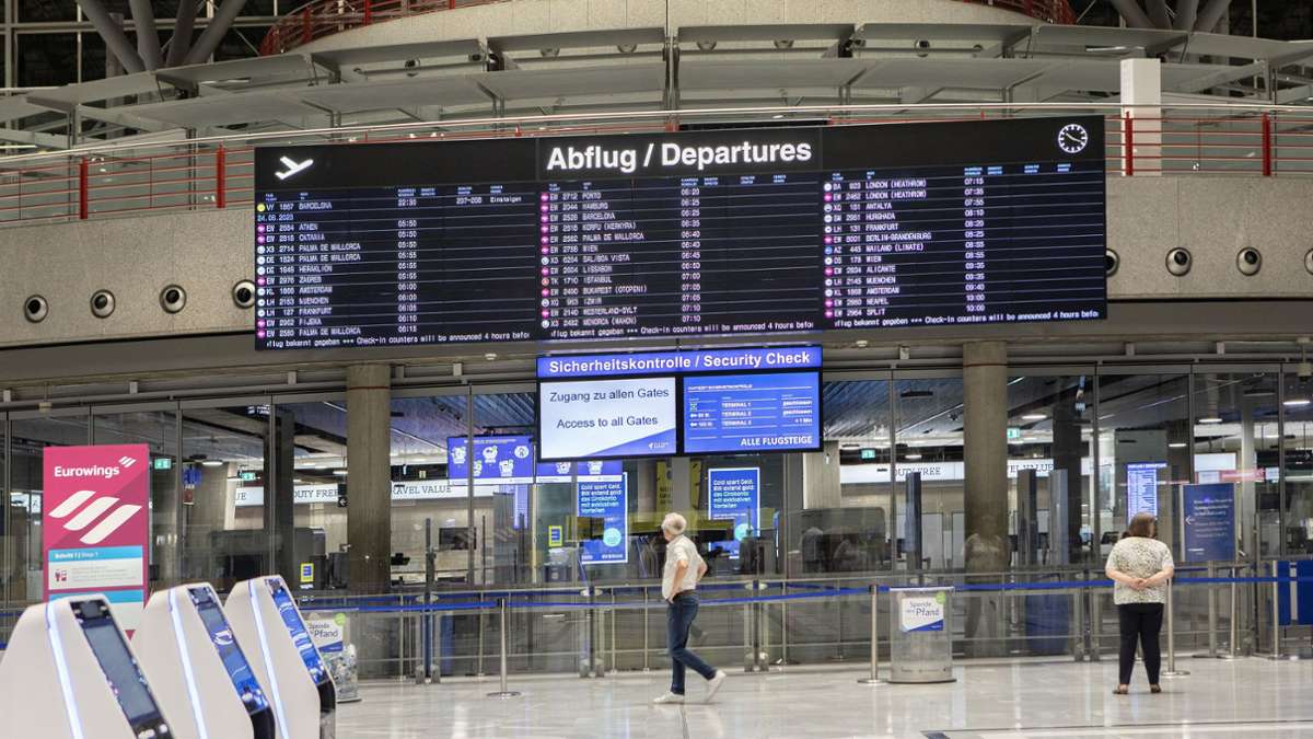 Fluggäste in Leinfelden-Echterdingen: Zuwachs an Passagieren am Airport Stuttgart