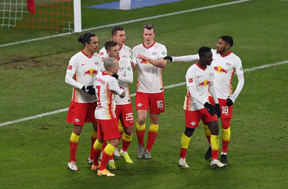 Fußball-Bundesliga: RB Leipzig besiegt Augsburg - und verliert im Sommer den Abwehrchef