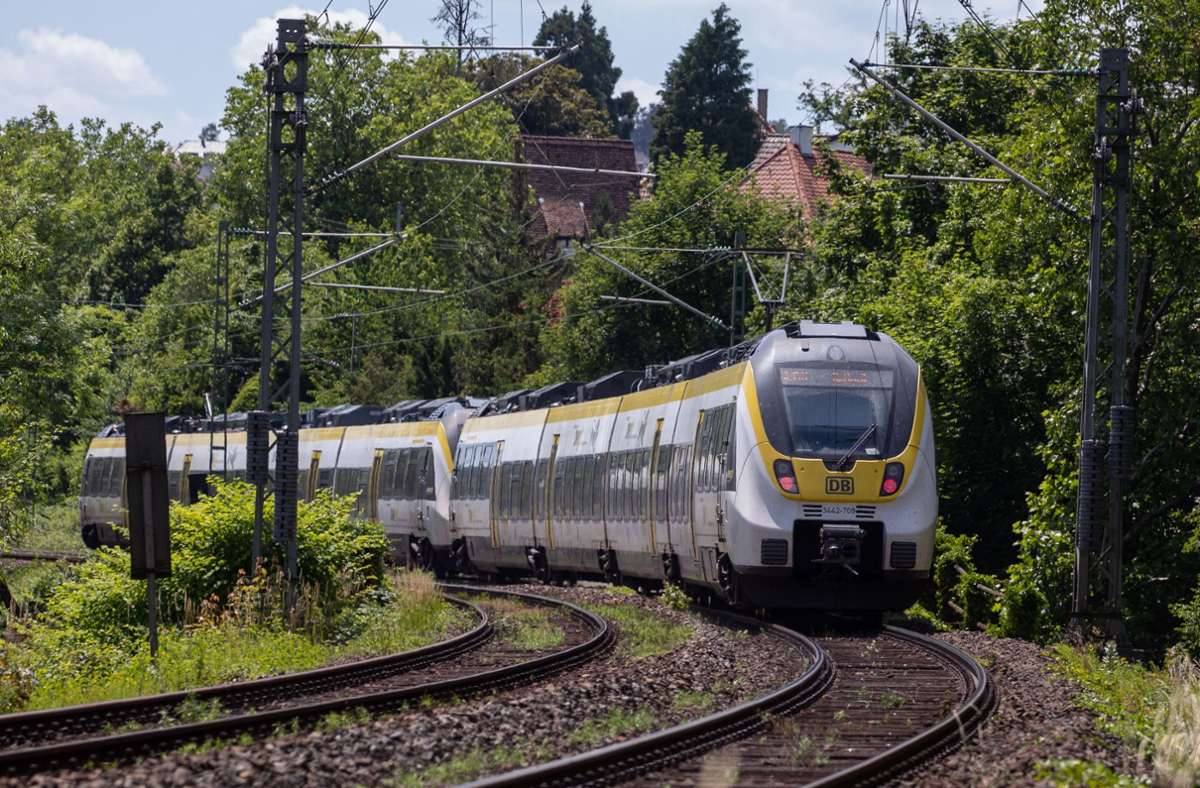 Die Deutsche Bahn AG will die  Panoramastrecke  der  Gäubahn  im  Stadtgebiet  Stuttgart abhängen. Dabei hätte sie laut Gutachten Potenzial. Foto: Lichtgut/Tabea Guenzler