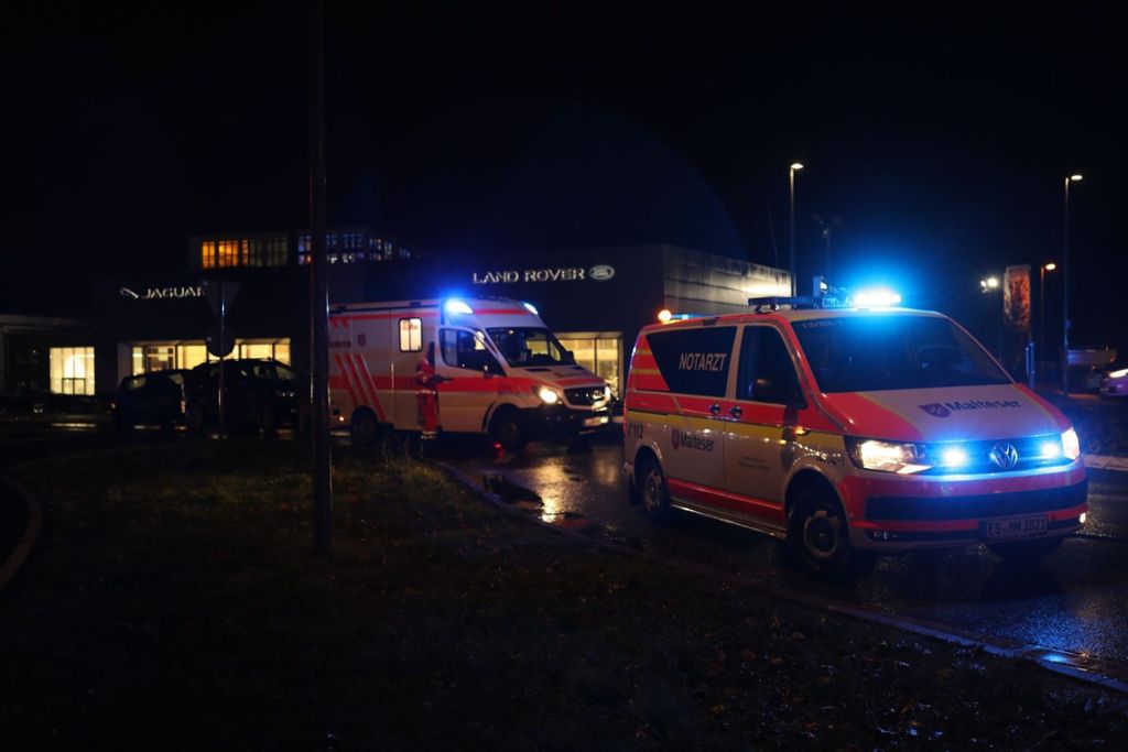 09.11.2019 Ein Auffahrunfall mit drei leicht verletzten Personen sowie einem Schaden von insgesamt 50.000 Euro hat sich am Freitagabend in Bernhausen ereignet.