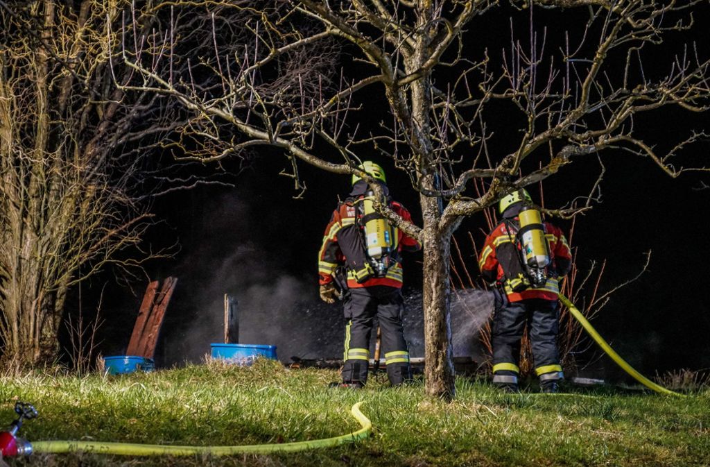 Feuer in Wernau: Gartenhüttte brennt komplett ab