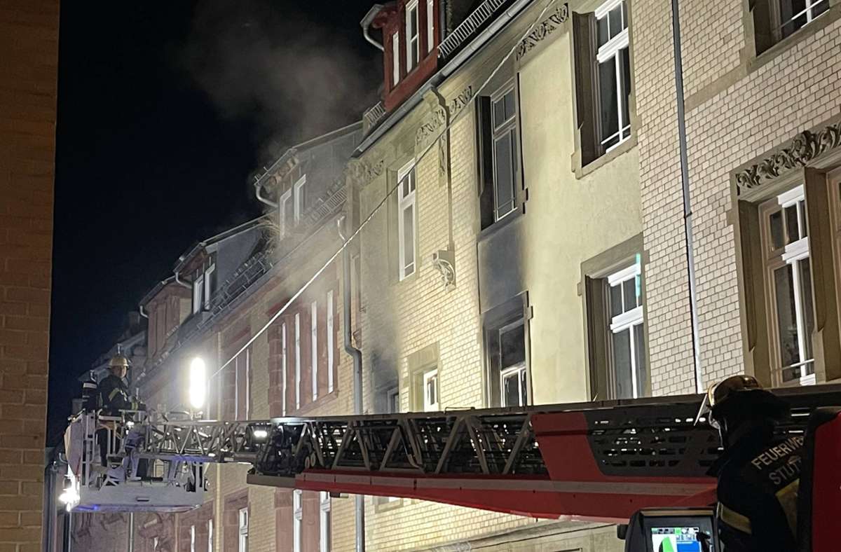 Brand in Stuttgart-Mitte: Wohnung steht in Flammen