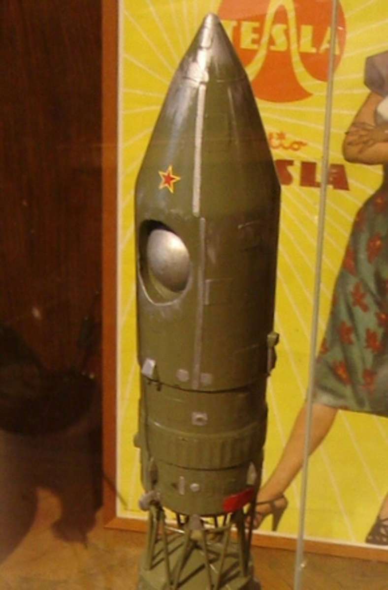 Der erste künstliche Flugkörper, der gezielt auf den Mond krachte, war am 13. September 1959 die Sonde „Lunik 2“ (hier ein Modell) der damaligen Sowjetunion.