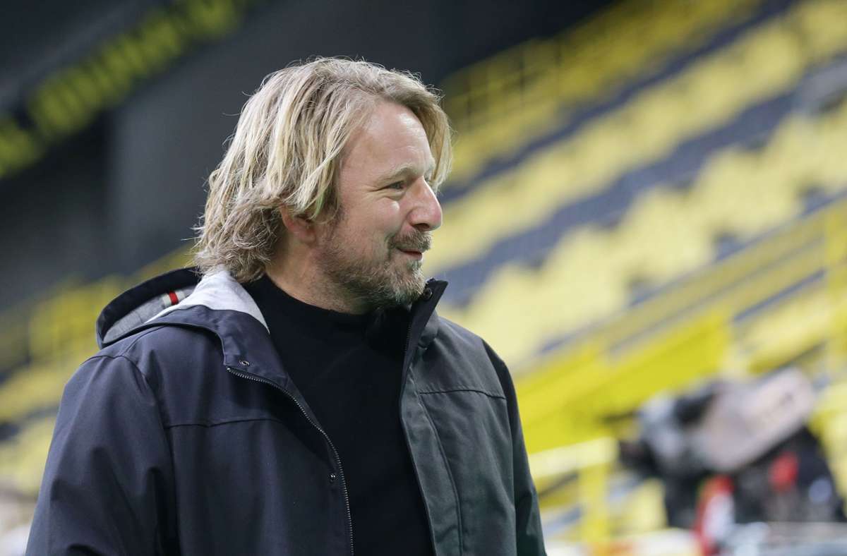Sven Mislintat hat in Dortmund reichlich Grund zum Schmunzeln. Doch der Sportdirektor des VfB Stuttgart wartet noch auf seine Vertragsverlängerung.