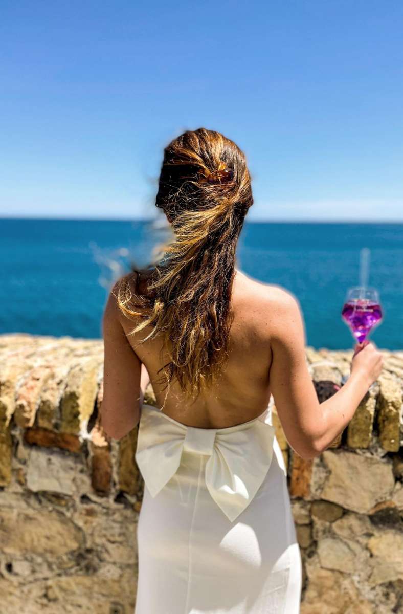 „Ich liebe Südfrankreich“, sagt Veronika Ebert. Hier genießt sie die Aussicht aufs Meer mit einem Spritz.