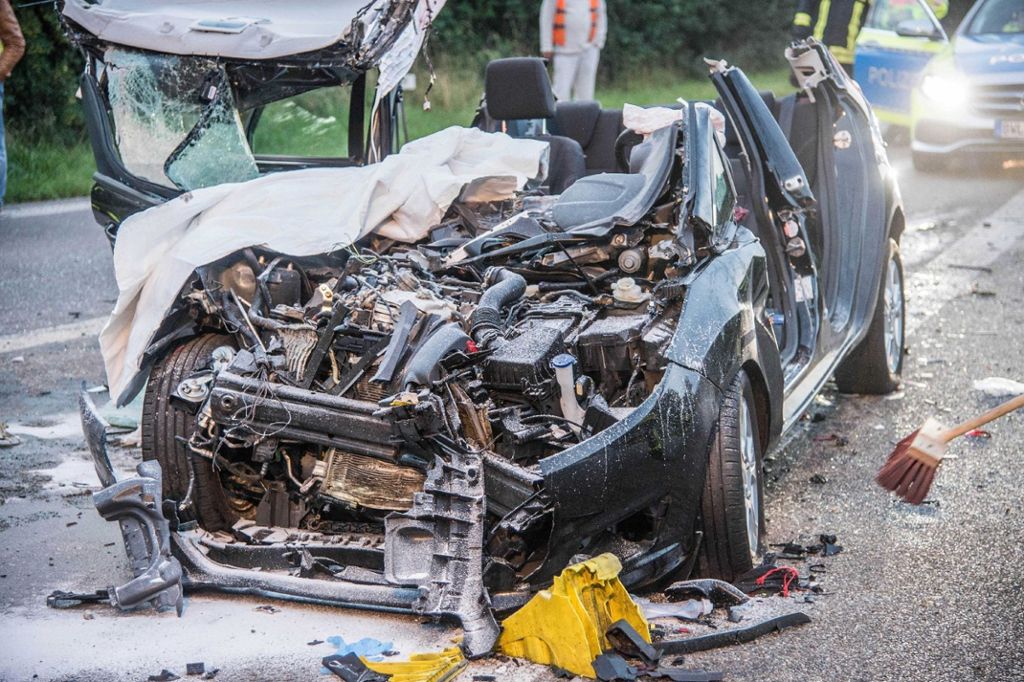 Der Verletzte wurde mit einem Rettungshubschrauber in eine Klinik geflogen: Schwerer Verkehrsunfall - B29 Richtung Stuttgart gesperrt