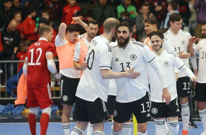 Deutsches Futsalteam besiegt Schweden: Der WM-Traum lebt: DFB-Auswahl zieht in die Eliterunde ein