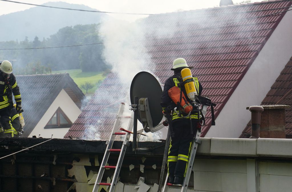 Brand in Ohmden: Schuppenbrand greift auf Haus über