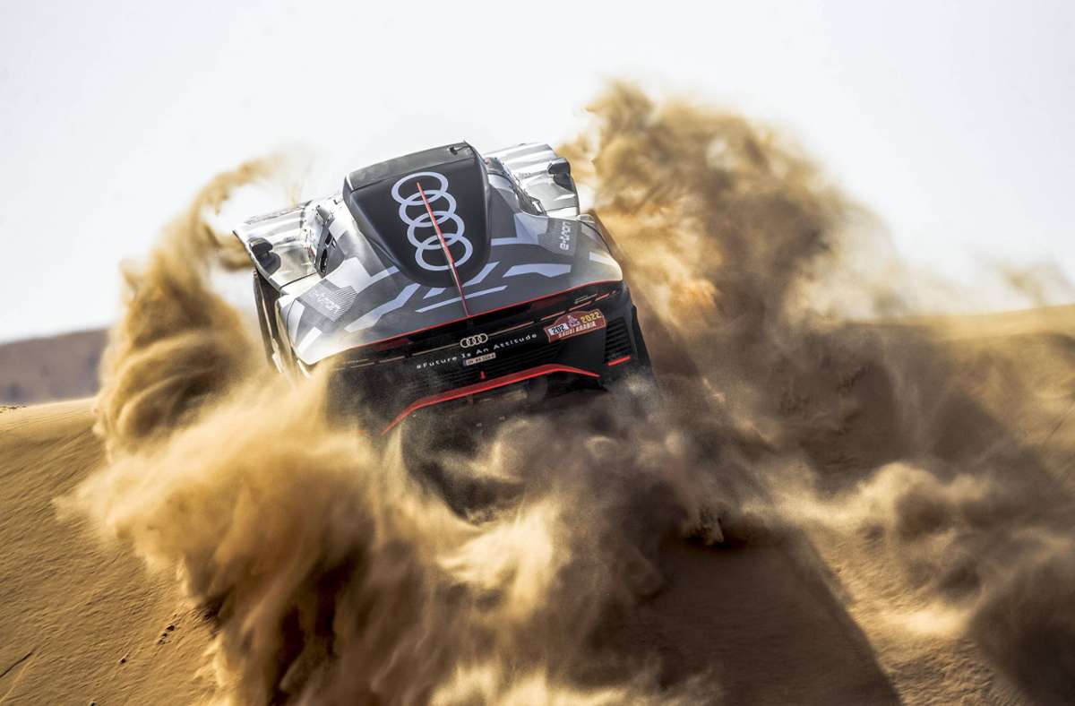 Audi startet bei der Rallye Dakar erstmals mit Hybrid-Autos und feierte bereits den dritten Etappensieg.