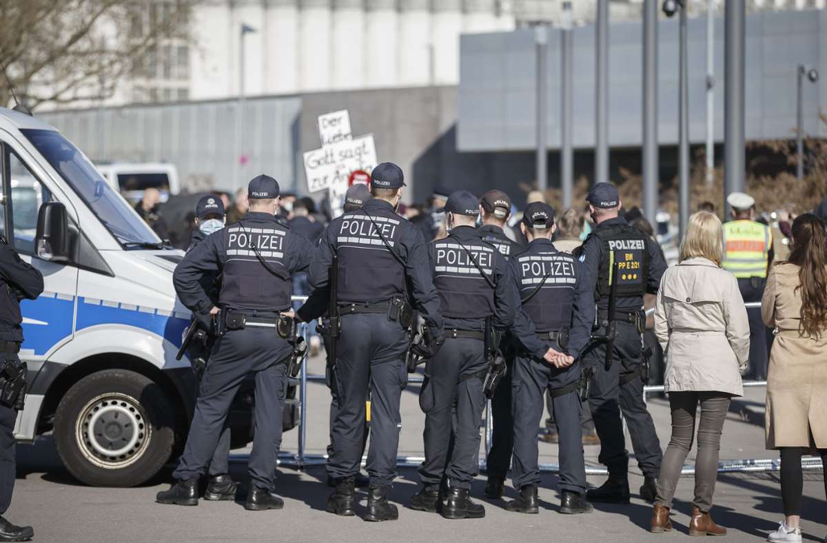 Wasenprozess in Stuttgart: Angriff auf Demo-Teilnehmer – Urteil gegen Antifa-Aktivisten erwartet