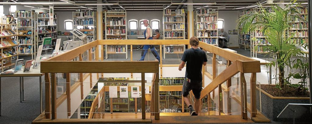 ESSLINGEN: Gemeinderat will zunächst die Bürger informieren - Bebenhäuser Pfleghof und Küferstraße sind Favoriten: Entscheidung über Zukunft der Bücherei erst im Herbst
