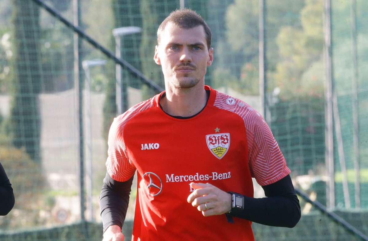 VfB Stuttgart in Marbella: Pascal Stenzel  mahnt „Disziplin und Pünktlichkeit“ an