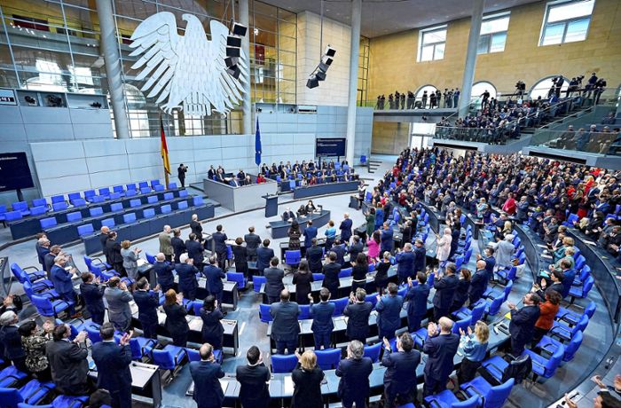 Außerplanmäßige Sitzung: Bundestag berät über spezielle Impfpflicht und weitere Maßnahmen