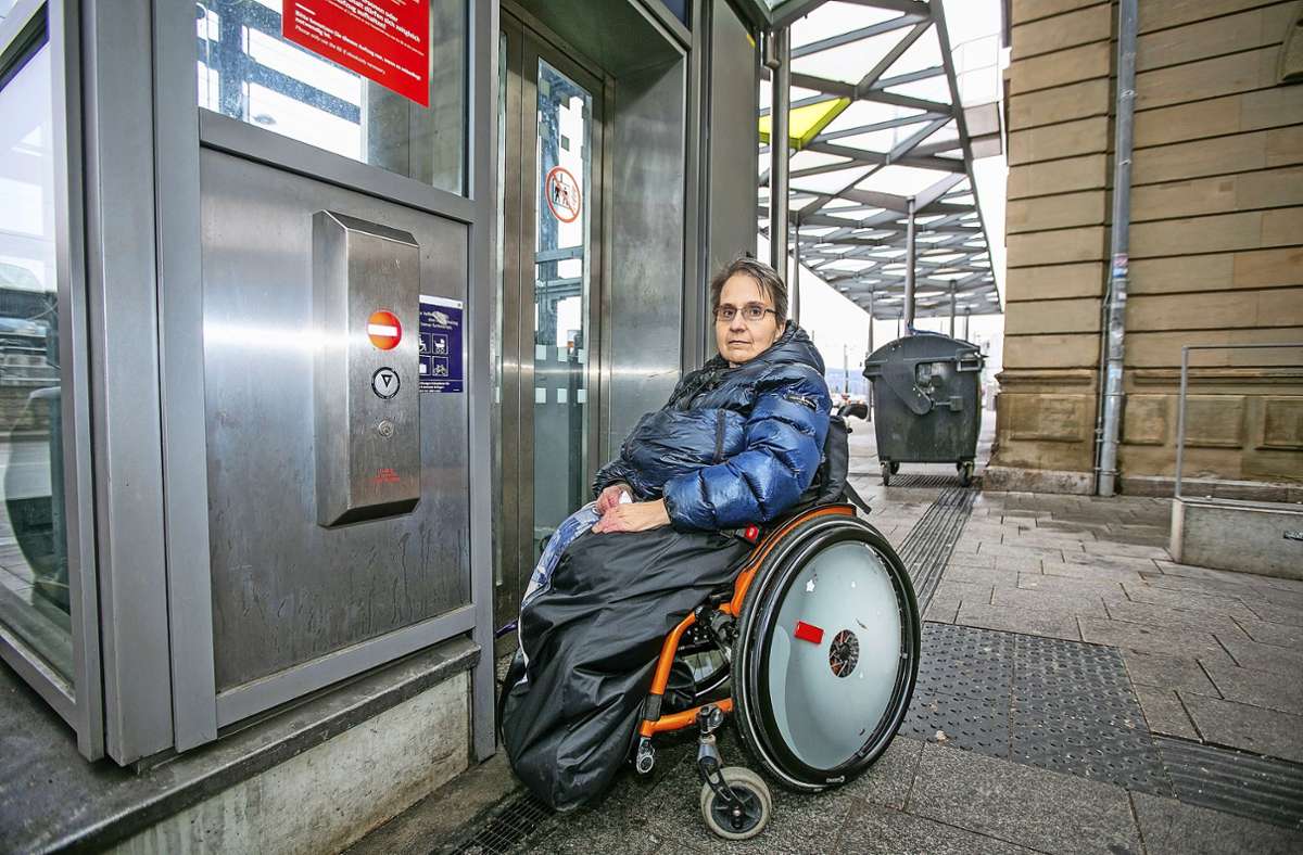 Keine Barrierefreiheit am Bahnhof Esslingen: Kaputter Aufzug behindert  Jobsuche