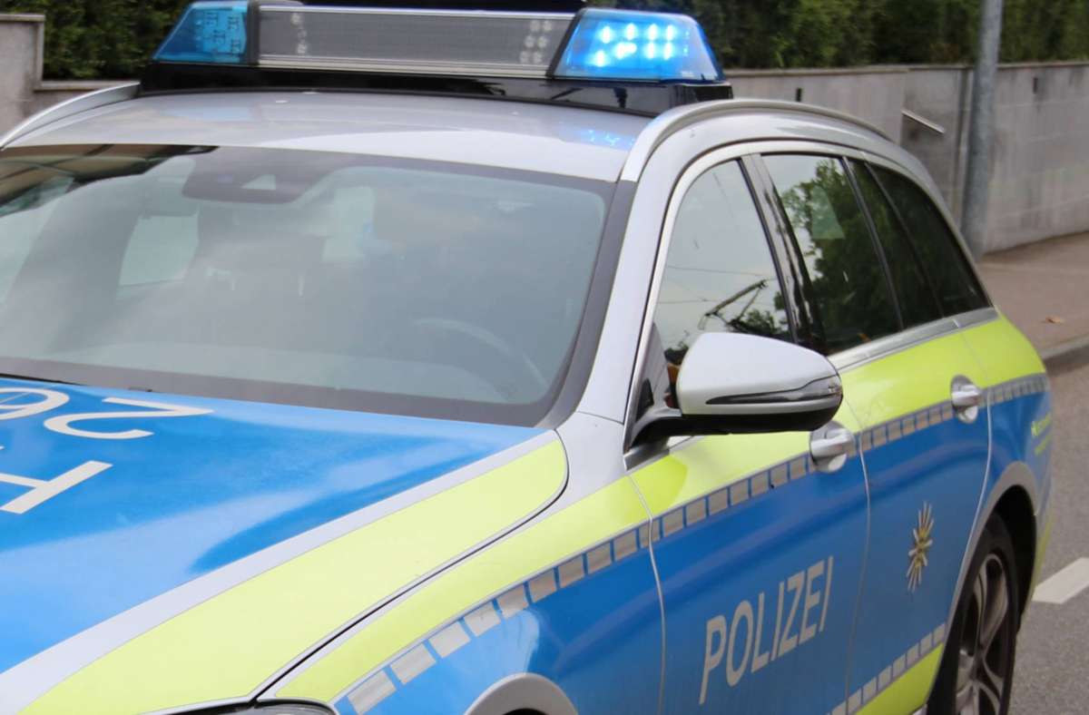 Unfall im Hohenlohekreis: Bus prallt gegen Auto- drei verletzteSchulkinder