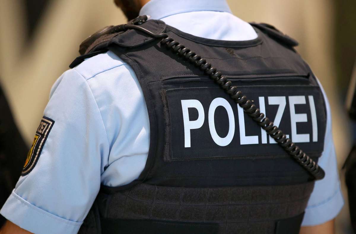 Zeugen in Kirchheim gesucht: Trickdiebin stiehlt Senior teure Uhr