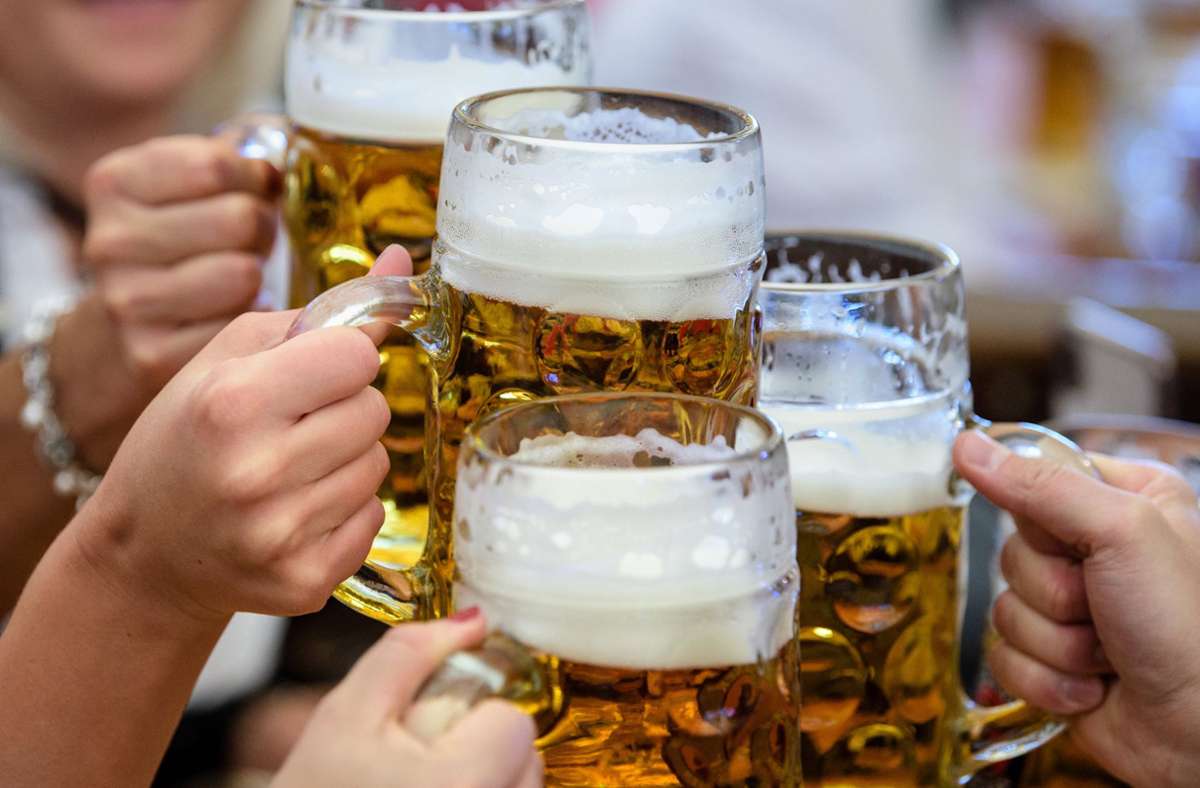 Cannstatter Volksfest 2023: Hohe Bierpreise auf dem Wasen: Was bekommt man im Supermarkt dafür?