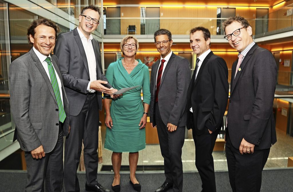 Finanzministerin und Fraktionschef der Grünen treffen sich mit Bürgermeistern zum Gedankenaustausch: Aus Finanztöpfen schlecken
