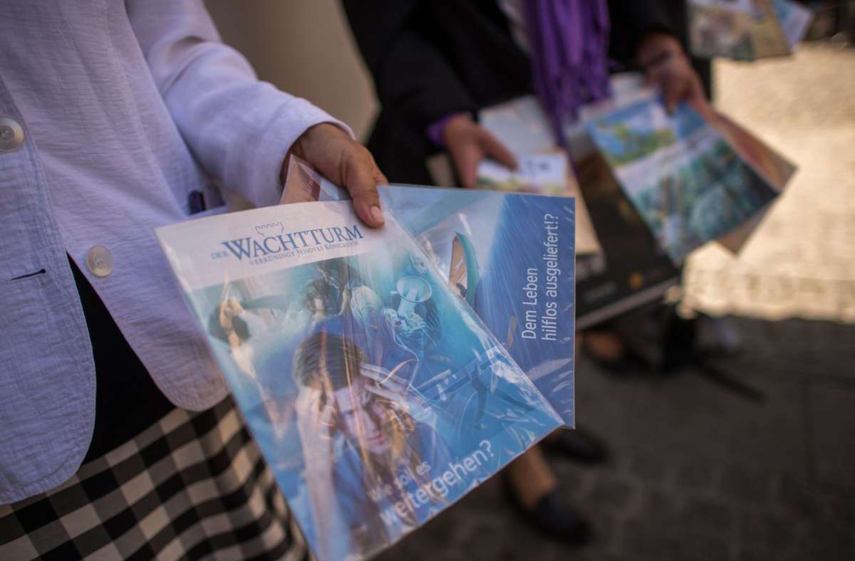 Zeugen Jehovas  in der Region Stuttgart: Verwirrende Postkarten statt Haustürbesuchen