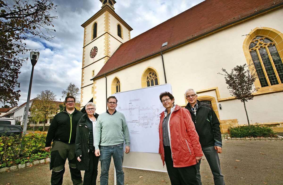 Die Sanierung liegt Kevin Wenzel, Dagmar Weber, Pfarrer Ronald Scholz, Ev-Marie Lenk und Andreas Rau (von links) am Herzen. Foto: Ines Rudel