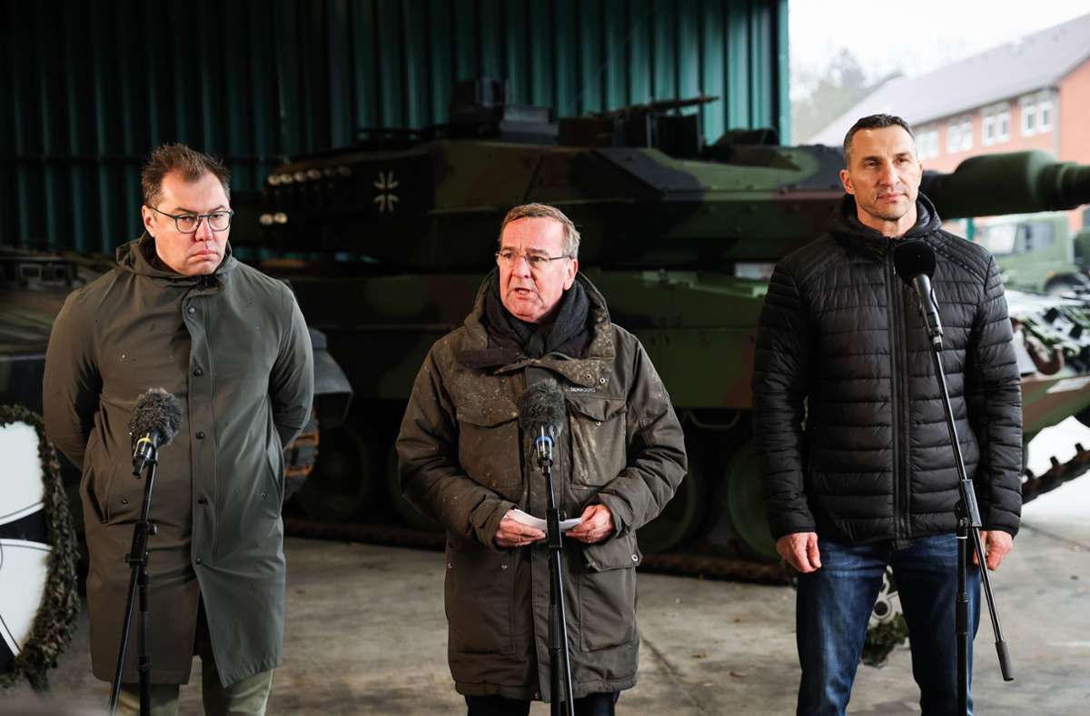 Panzer-Ausbildung in Munster: Boris  Pistorius besucht ukrainische Soldaten