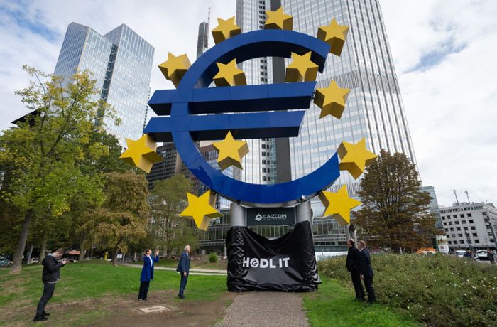 Berühmtes Fotomotiv in Frankfurt: Euro-Symbol im Bankenviertel bleibt
